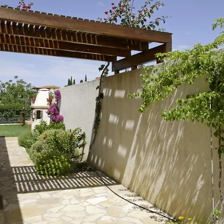 Nora Villa Khelmáta