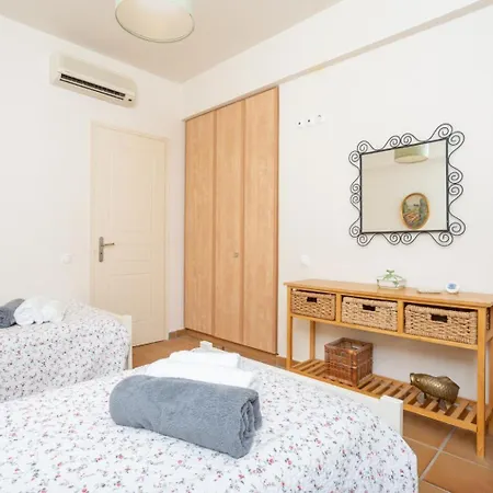 Nora Villa Khelmáta